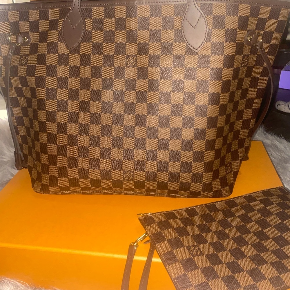 Louis Vuitton never-full ballerina interior